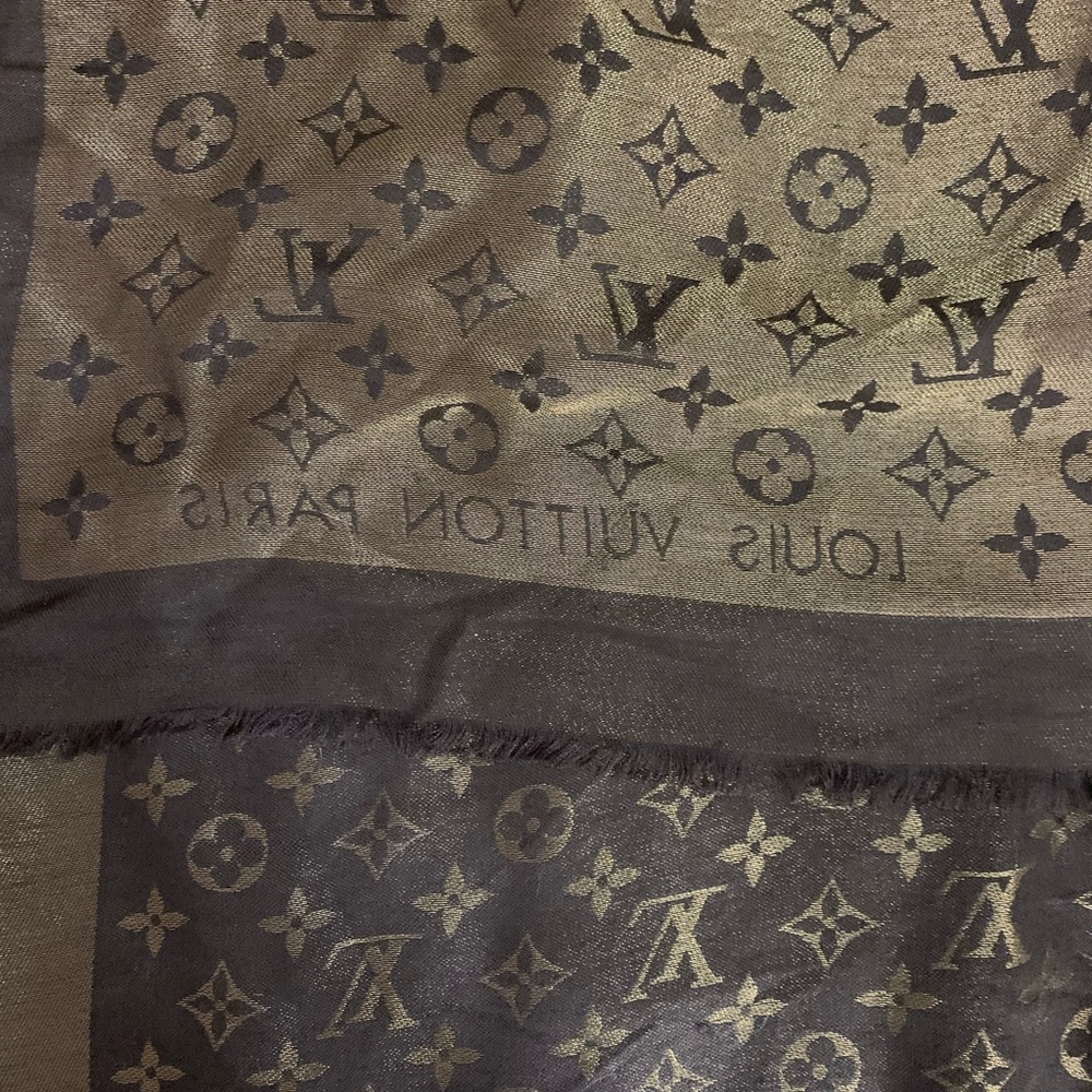 Louis Vuitton so shine monogram shawl - Picture 5 of 8